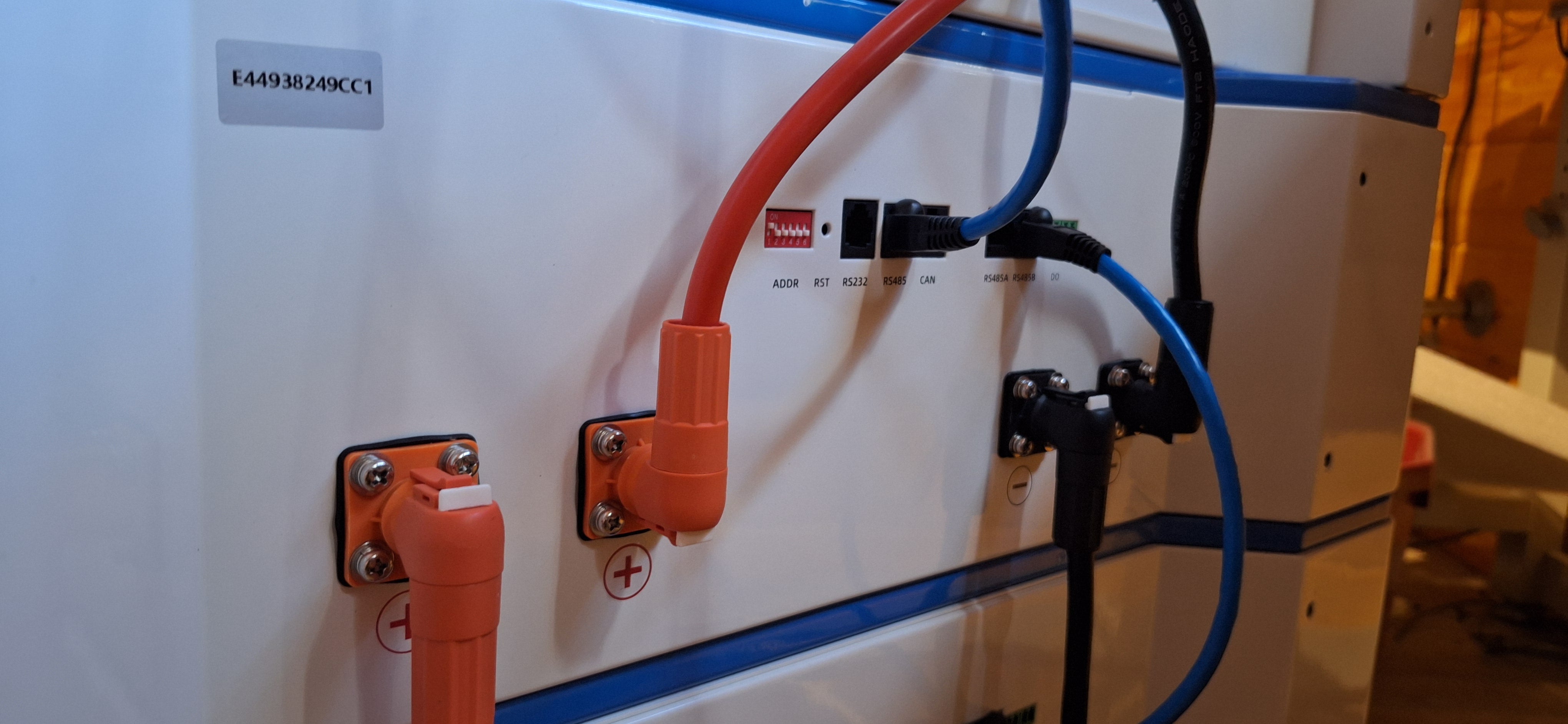 OMO All-In-One Customizable Stacking Inverter/Battery System 5500W Inverter + 15.36KW Lithium Battery