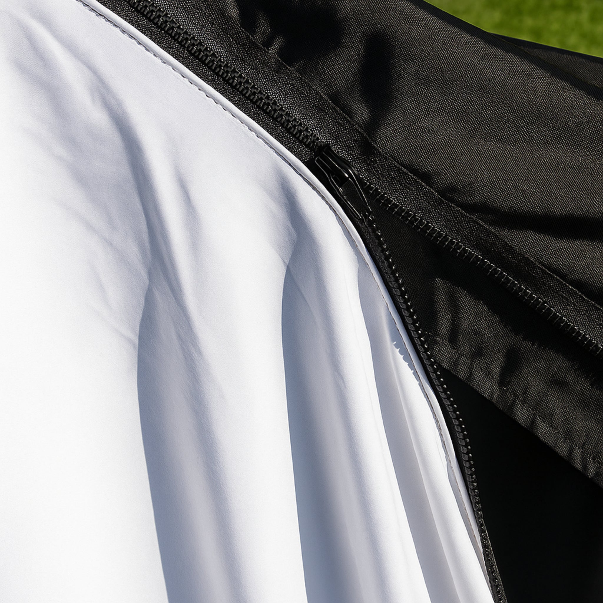 Elite Outdoor Movies Professional 17' Inflatable Screen