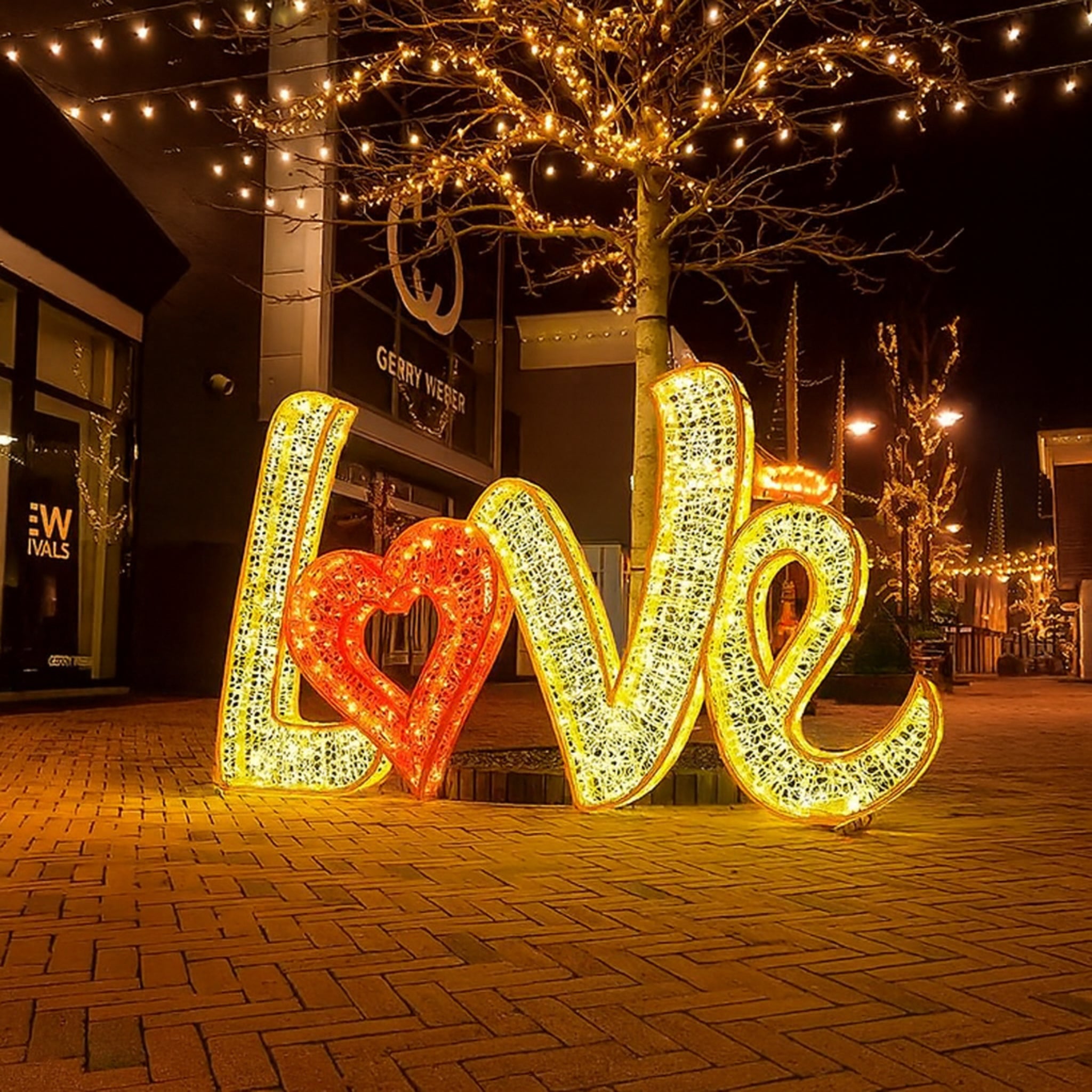 Giant Pre-Lit LED Love Heart